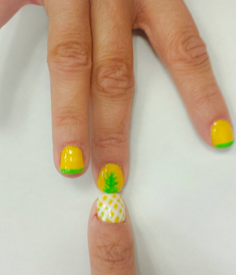 Summer Pineapple nails 